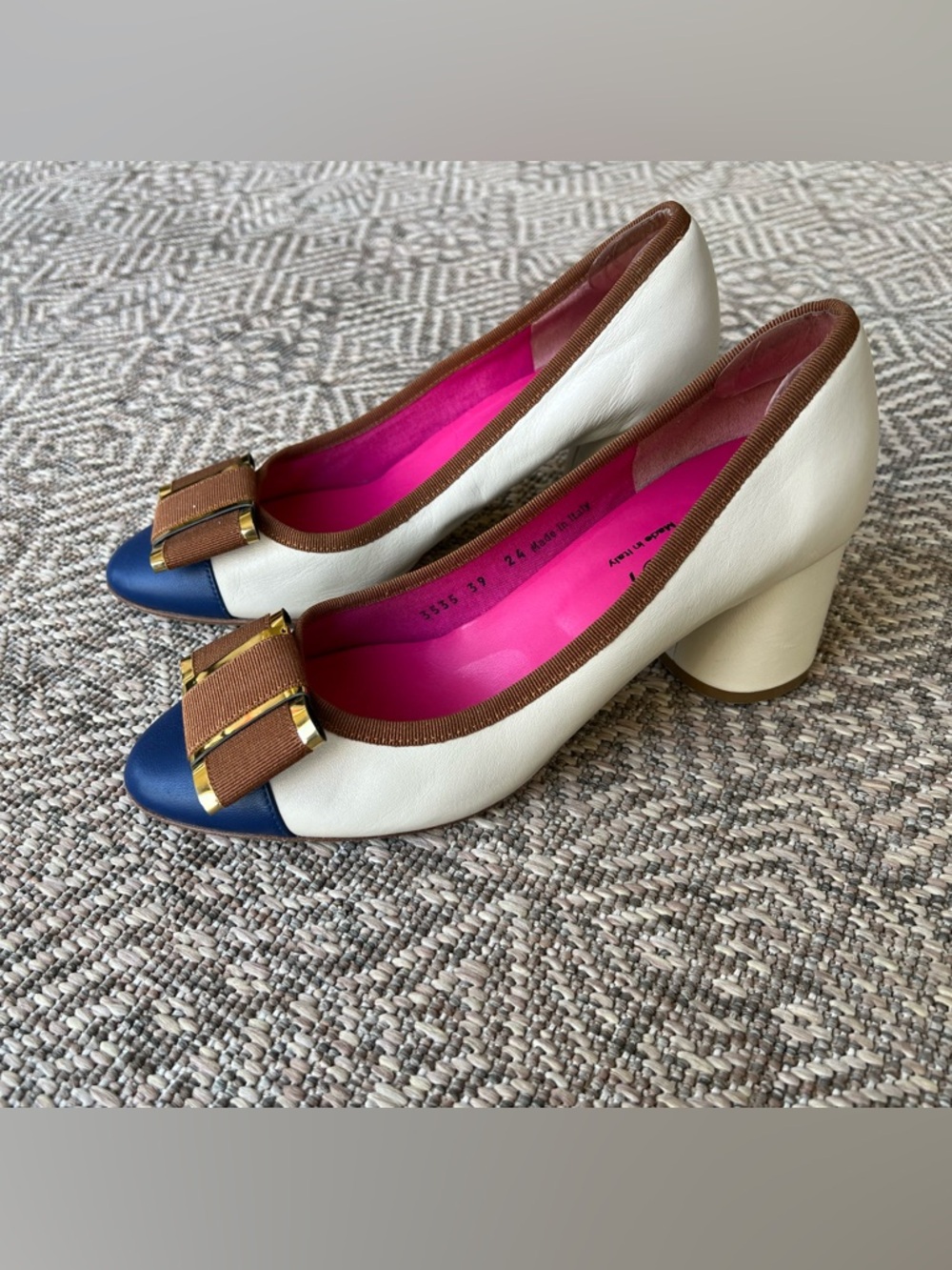 Ferca 81 Bow Pump Heels Tan Camel Navy Gold  Womens Size 8 Round Almond Toe‎